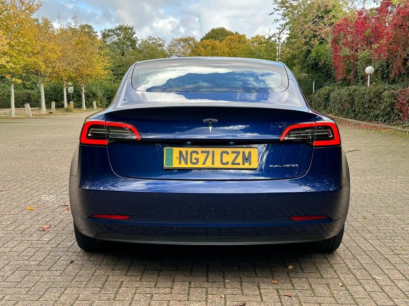 TESLA MODEL 3